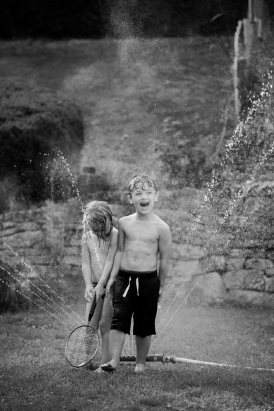 Enfants_rires_eau_jeux_été