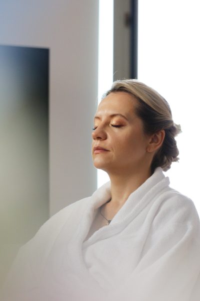 Future-mariée-peignoir-hôtel-pastels_1920px